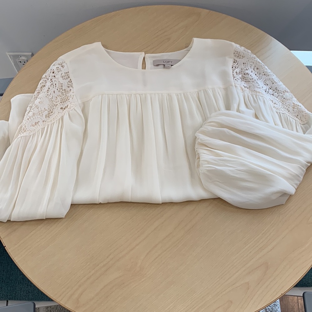 Flowy long sleeve cream top